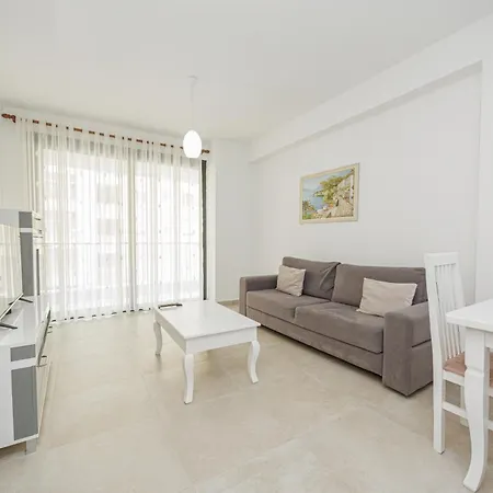 Modern One Bedroom On Prime Location *